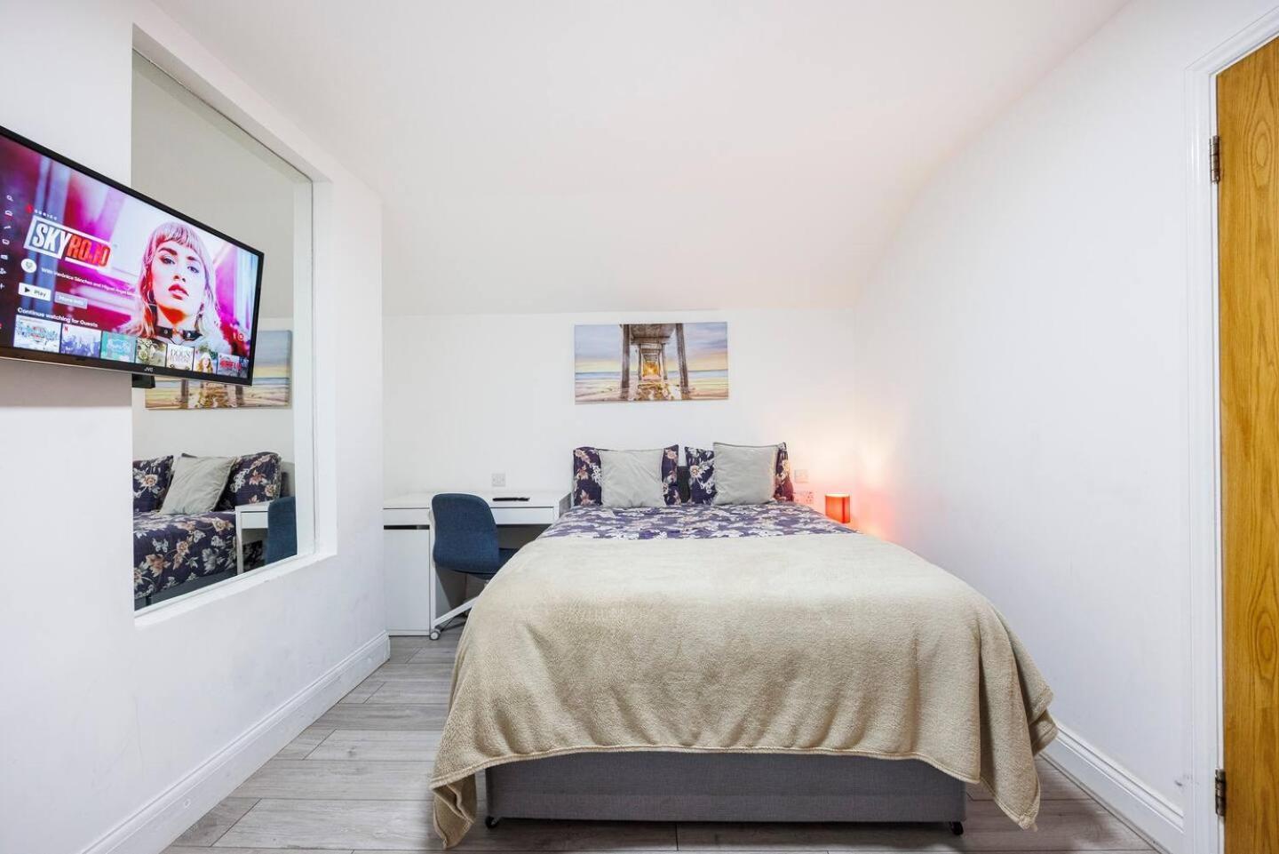 Appartamento Three Bedroom 3 Bathroom In Kensington Londra