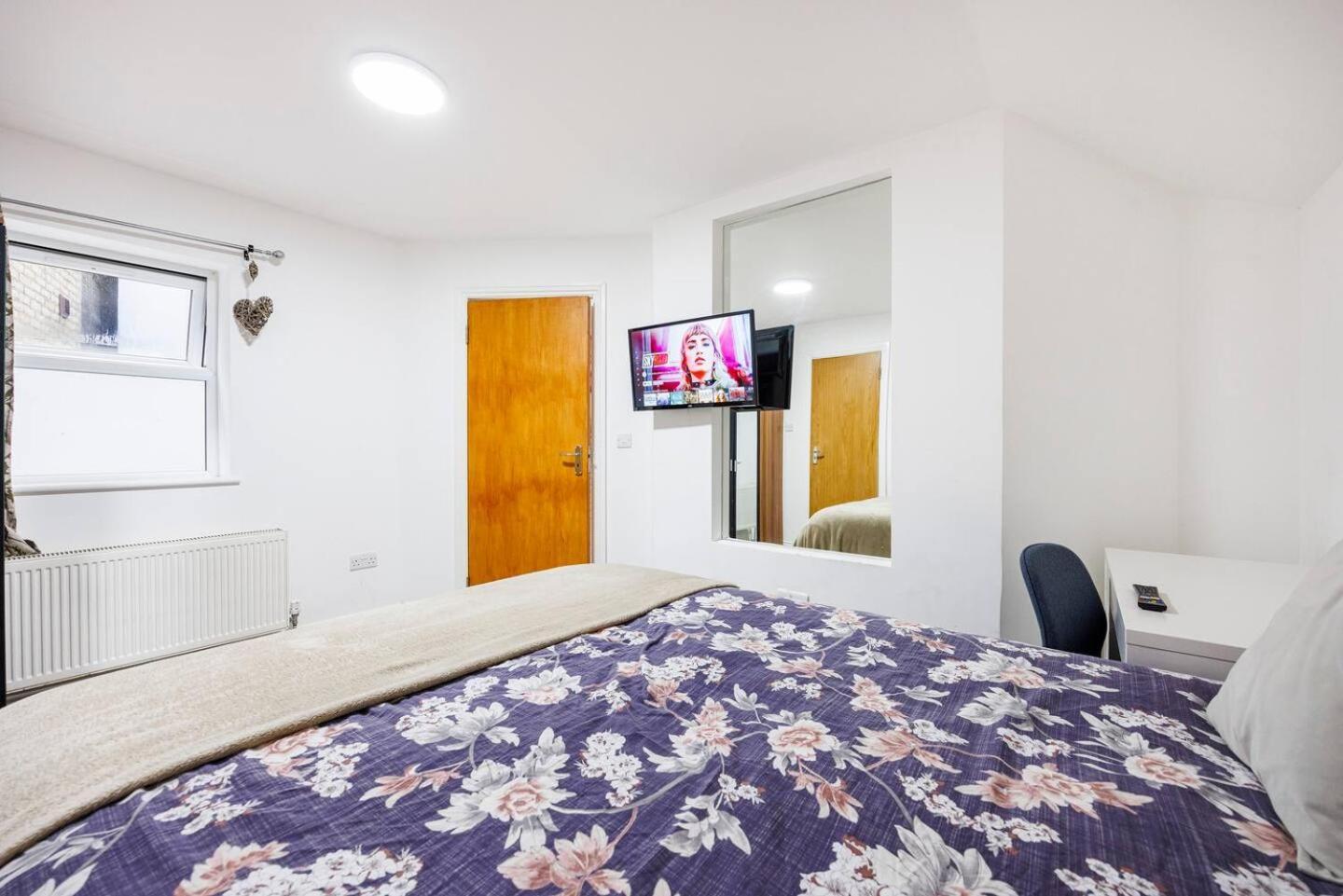 Three Bedroom 3 Bathroom In Kensington Londra