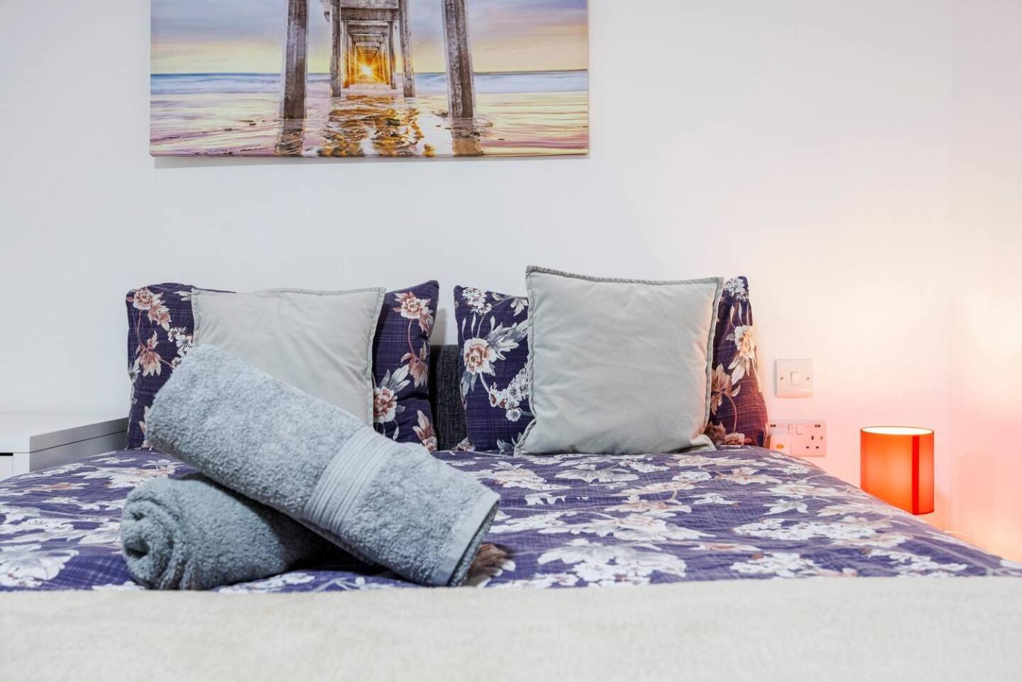 Appartamento Three Bedroom 3 Bathroom In Kensington Londra