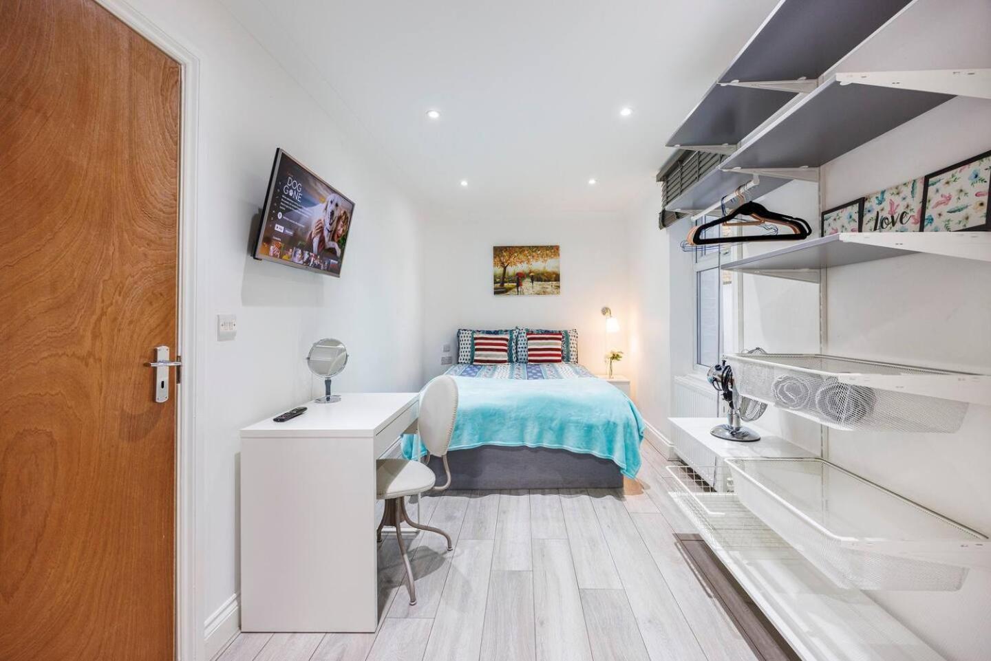 Appartamento Three Bedroom 3 Bathroom In Kensington Londra