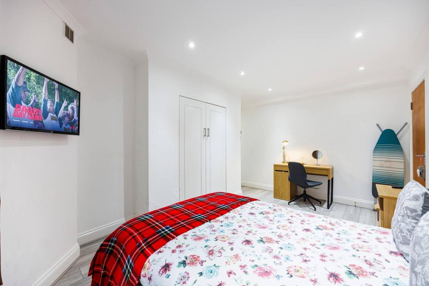 Three Bedroom 3 Bathroom In Kensington Appartamento