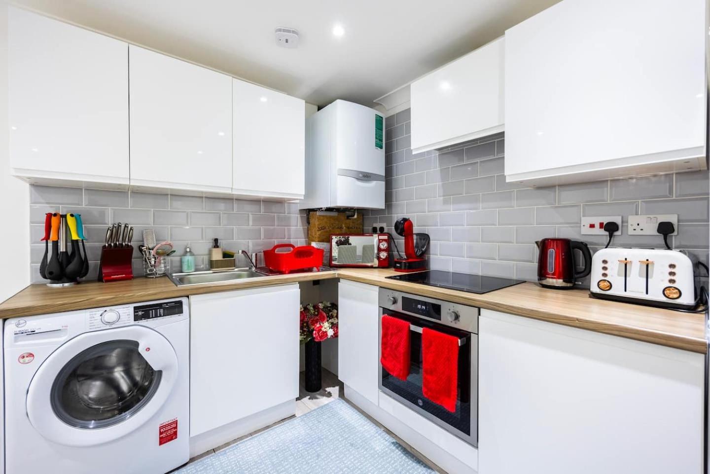 Appartamento Three Bedroom 3 Bathroom In Kensington Londra