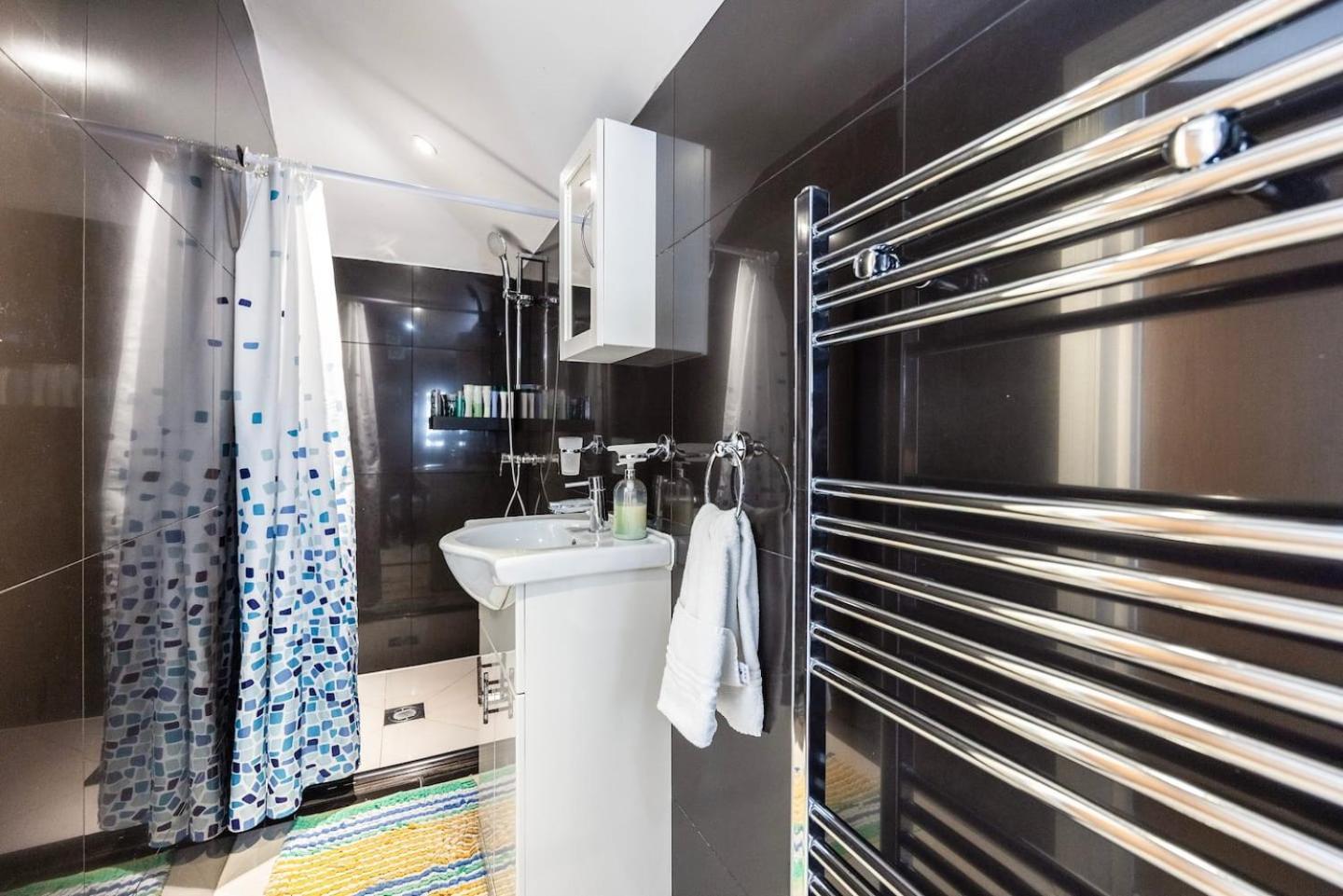 Three Bedroom 3 Bathroom In Kensington Londra