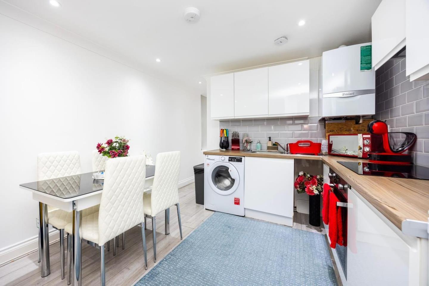 Three Bedroom 3 Bathroom In Kensington Londra